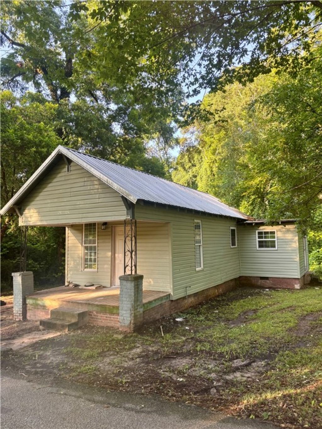 Photo of 204 S 1ST Place, Opelika, AL 36801 (MLS # 175335)