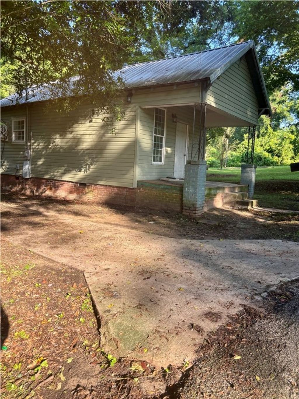 Photo of 204 S 1ST Place, Opelika, AL 36801 (MLS # 175335)