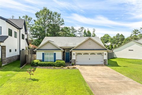 Photo of 2004 DUTCH Court, Opelika, AL 36801 (MLS # 180955)