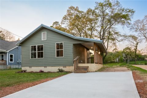 Photo of 1624 3RD Avenue, Opelika, AL 36801 (MLS # 179323)