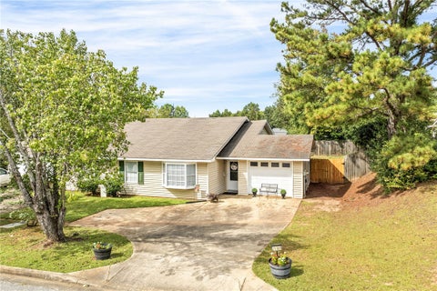 Photo of 2116 HAMILTON Place S, Opelika, AL 36801 (MLS # 182663)