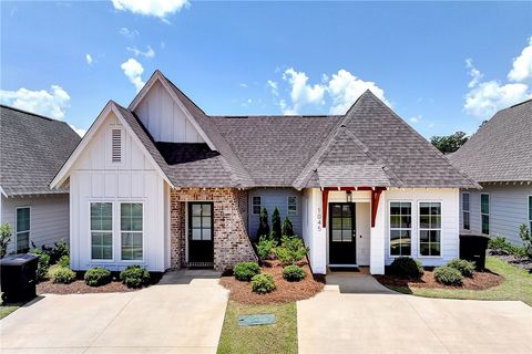 1045 BURROW Circle Opelika AL 36801