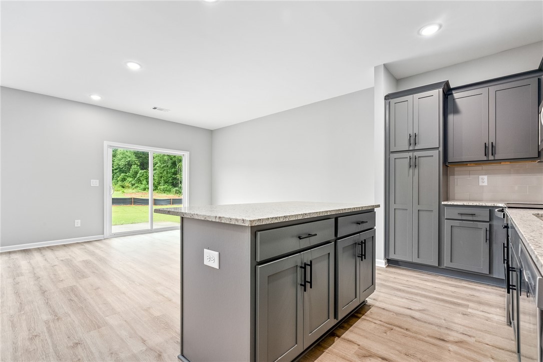 Auburn, Alabama 36801, United States, 3 Bedrooms Bedrooms, ,2 BathroomsBathrooms,Residential,Active,173208