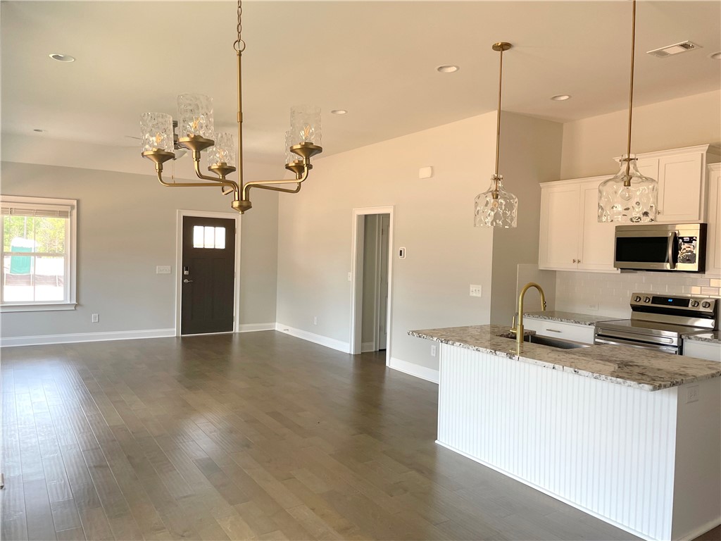 2041 ARMISTEAD Lane