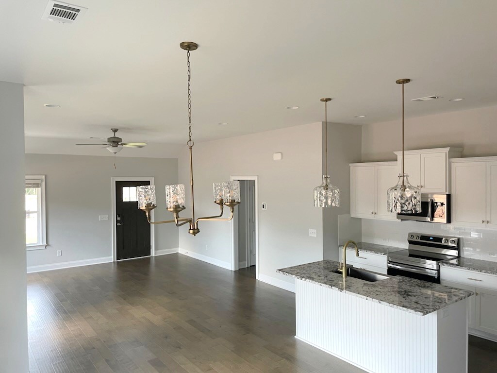 2041 ARMISTEAD Lane