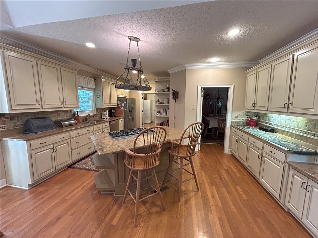1894 HILLTON Court