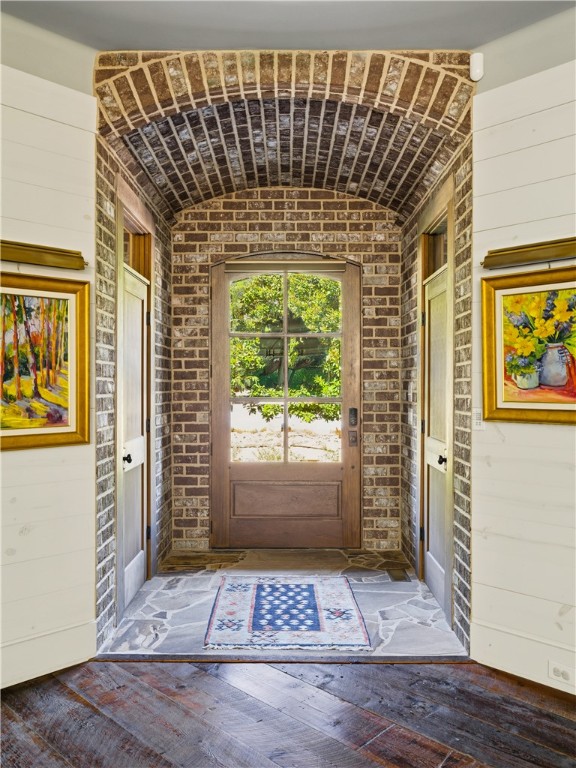 2060 EAST LAKE Boulevard