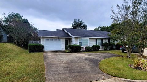 Photo of 2121 HAMILTON Place, Opelika, AL 36801 (MLS # 177407)
