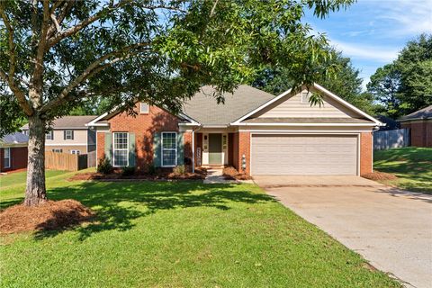 Photo of 3604 VILLAGE Court, Opelika, AL 36801 (MLS # 181272)