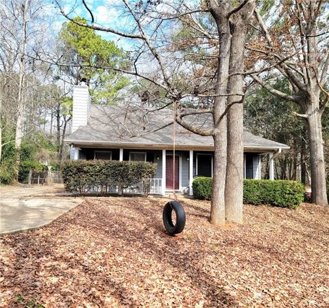 586 OAKVIEW Circle Smiths Station AL 36877