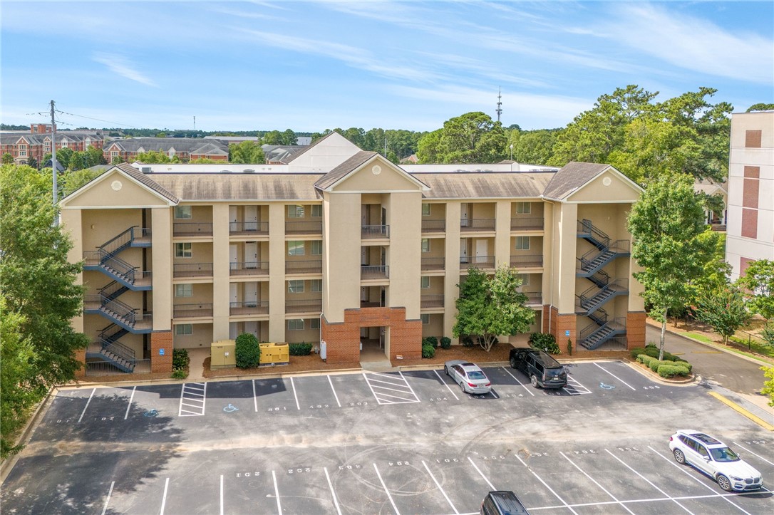 696 W MAGNOLIA Avenue 104