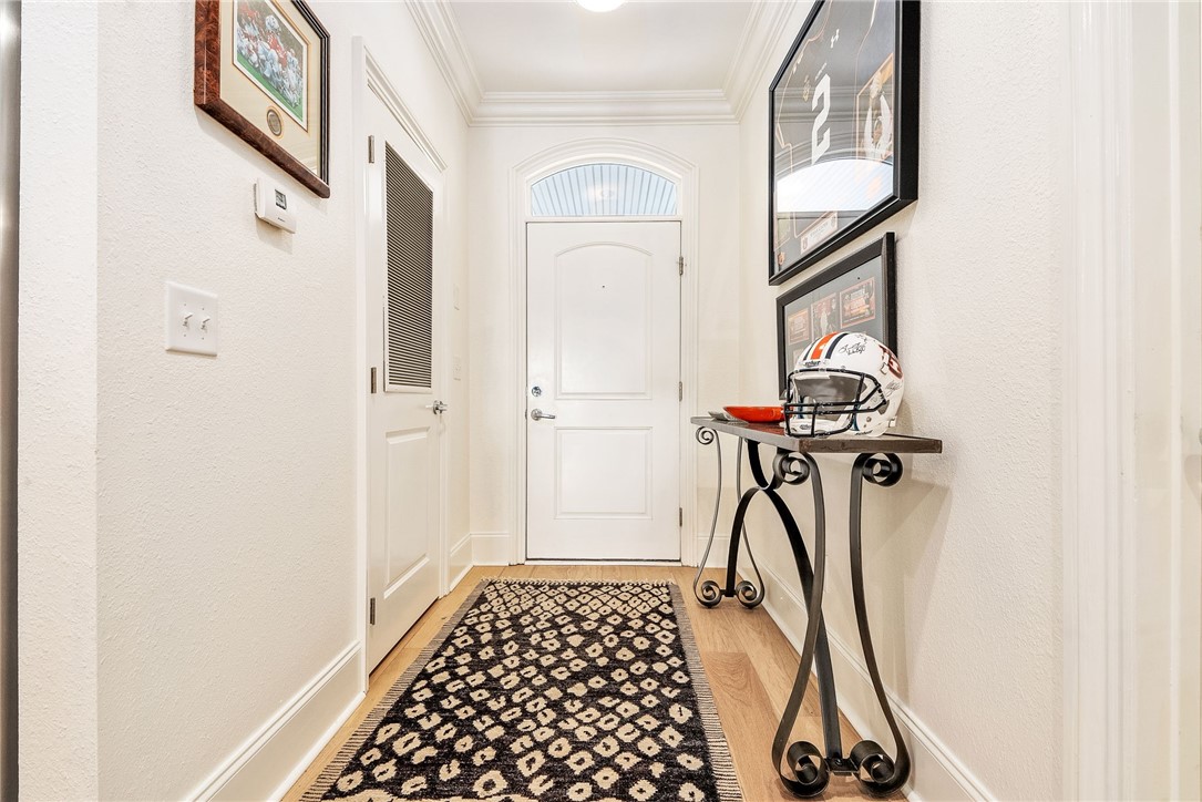 696 W MAGNOLIA Avenue 104