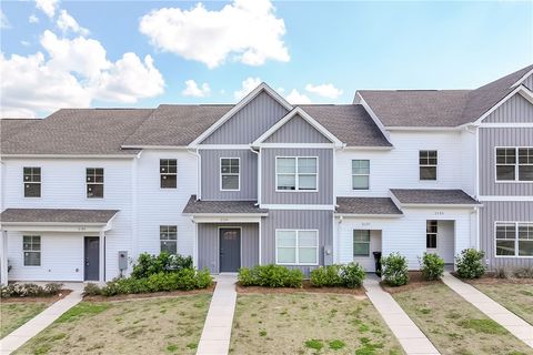 Photo of 2139 COBBLESTONE Drive, Opelika, AL 36804 (MLS # 180611)