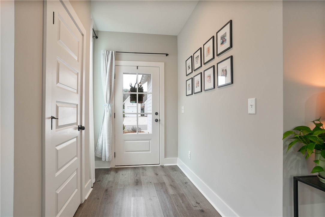 1253 WOODLAND Circle