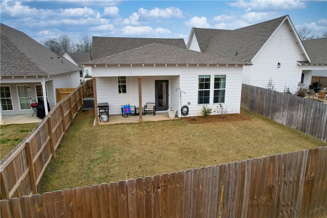 1253 WOODLAND Circle