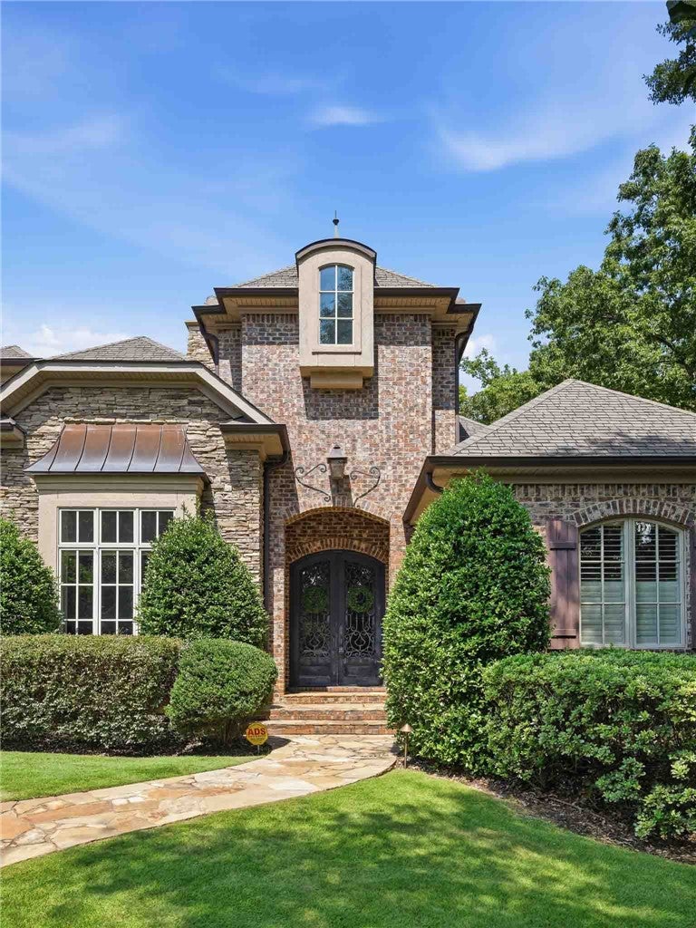 1725 ALTAMONT Court