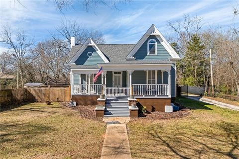 211 N LAFAYETTE Street Lafayette AL 36862