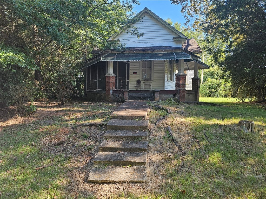 Photo of 311 AVE D Avenue, Opelika, AL 36801 (MLS # 182580)