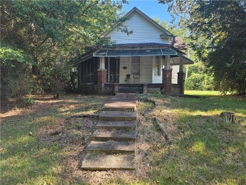 Photo of 311 AVE D Avenue, Opelika, AL 36801 (MLS # 182580)