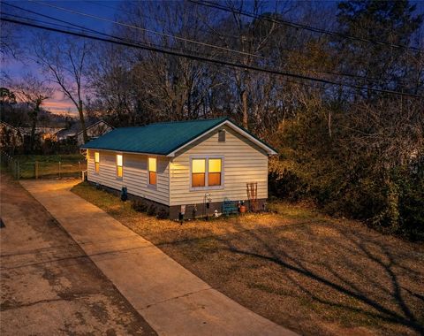 Photo of 1622 3RD Avenue, Opelika, AL 36804 (MLS # 178875)