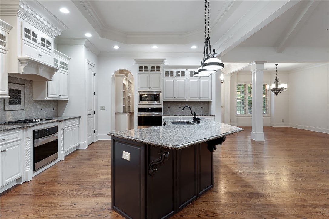318 BENTLEY Court