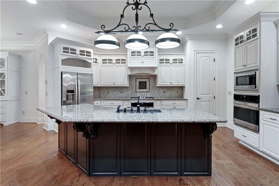 318 BENTLEY Court