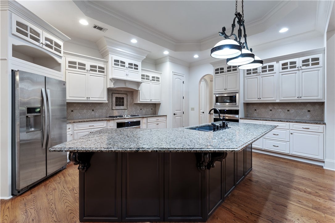 318 BENTLEY Court
