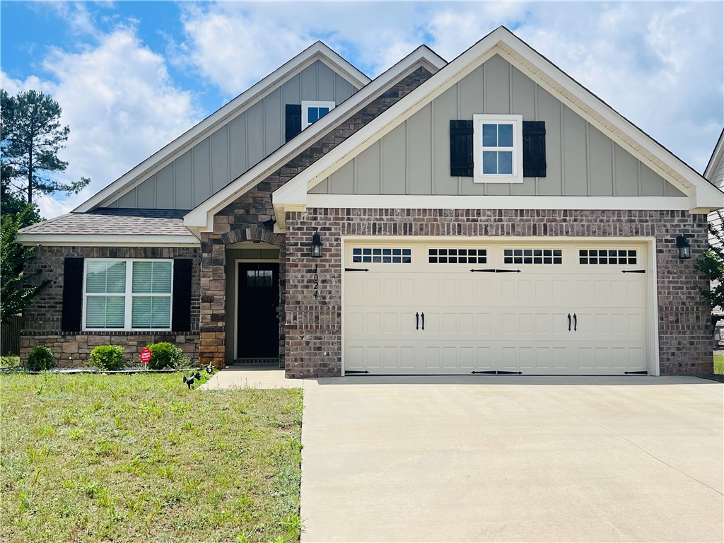 1024 HAMPSTEAD Lane