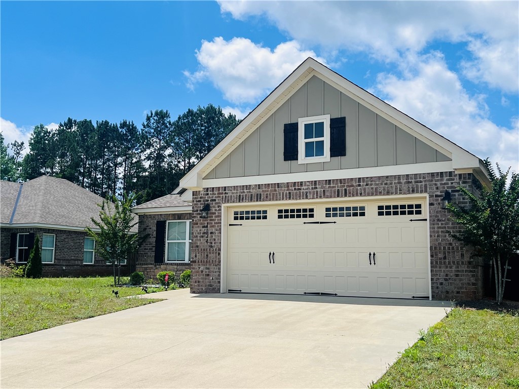 1024 HAMPSTEAD Lane