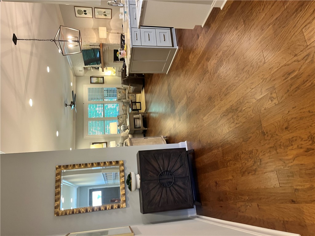 3048 LAKEWOOD Lane