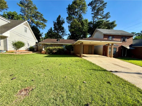 Photo of 806 CHOCTAW Avenue, Auburn, AL 36830 (MLS # 180637)