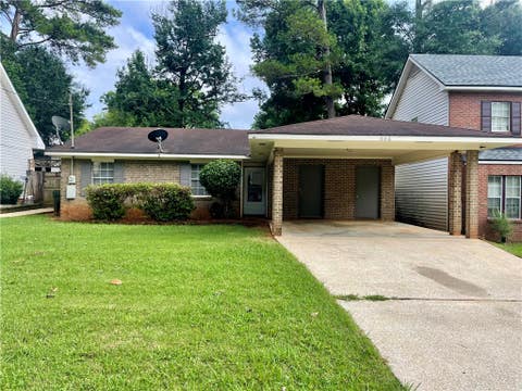 Photo of 806 CHOCTAW Avenue, Auburn, AL 36830 (MLS # 180637)