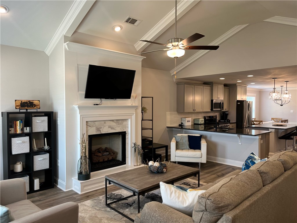 1835 HIDDEN LAKES Drive