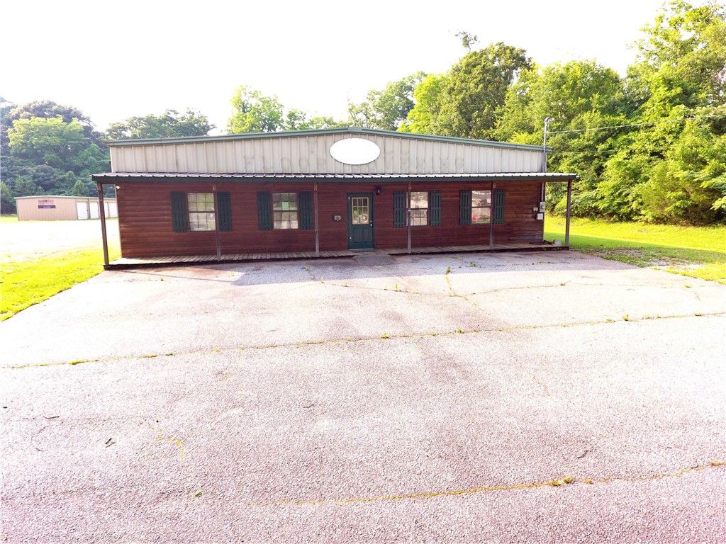 Photo of 323 FULTON Street, Dadeville, AL 36853 (MLS # 175237)