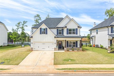 Photo of 1887 SOLAMERE Court, Auburn, AL 36832 (MLS # 180031)