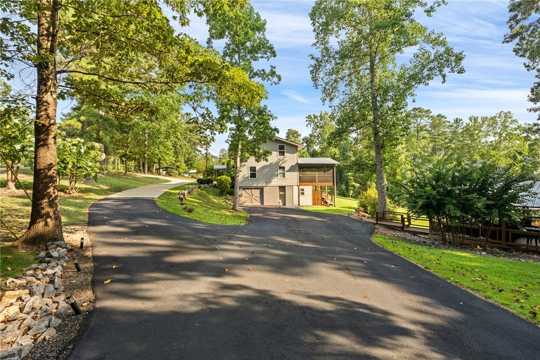 27 N HOLIDAY Drive