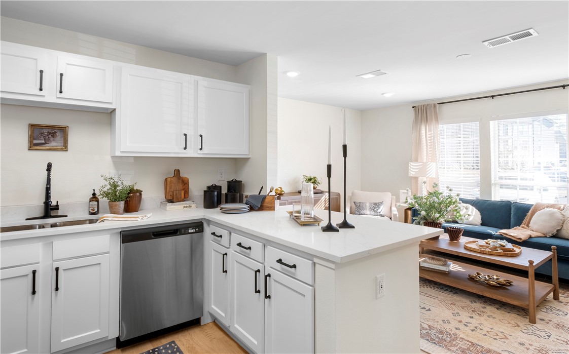 Auburn, Alabama 36830, United States, 3 Bedrooms Bedrooms, ,3 BathroomsBathrooms,Residential,Pending,181633