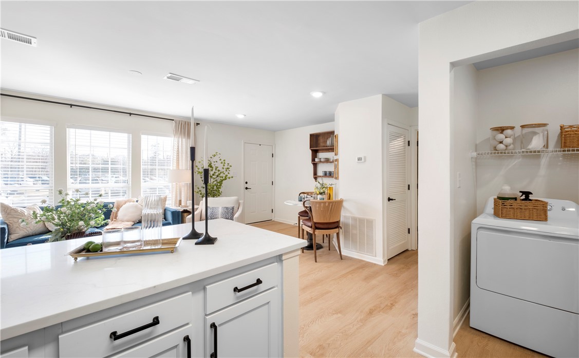 Auburn, Alabama 36830, United States, 3 Bedrooms Bedrooms, ,3 BathroomsBathrooms,Residential,Pending,181633