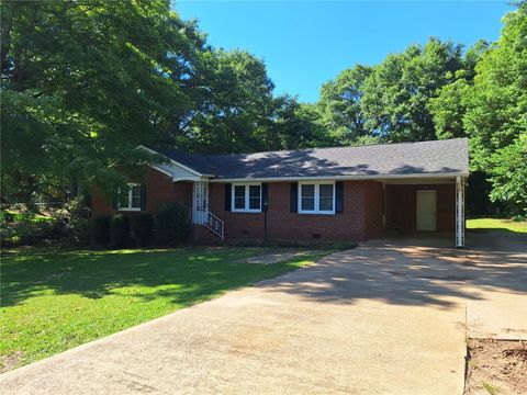 Photo of 812 N 16TH Street, Lanett, AL 36863 (MLS # 180758)