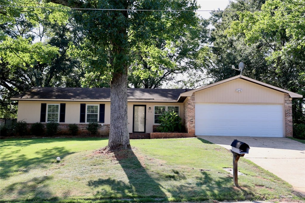 Photo of 710 FARISH Street, Opelika, AL 36801 (MLS # 182070)