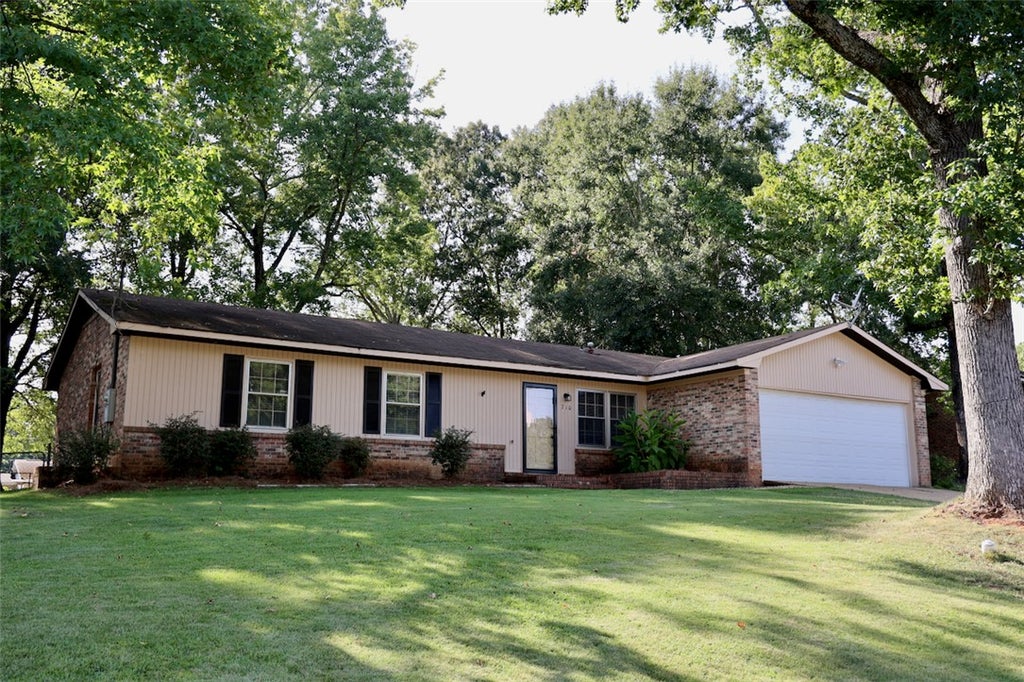 Photo of 710 FARISH Street, Opelika, AL 36801 (MLS # 182070)