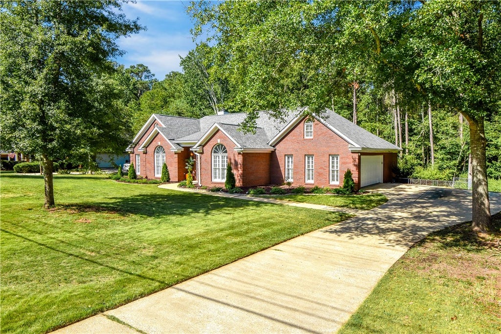 Photo of 589 DEER RUN Road, Auburn, AL 36832 (MLS # 182367)