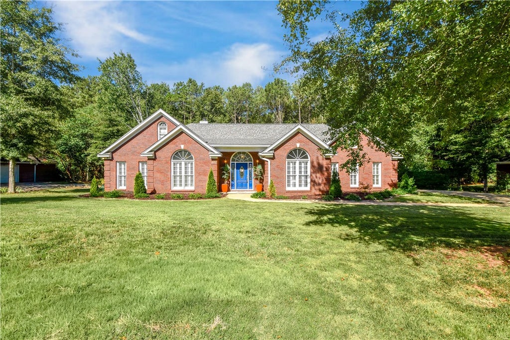 Photo of 589 DEER RUN Road, Auburn, AL 36832 (MLS # 182367)