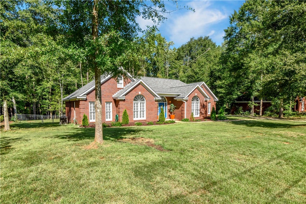 Photo of 589 DEER RUN Road, Auburn, AL 36832 (MLS # 182367)