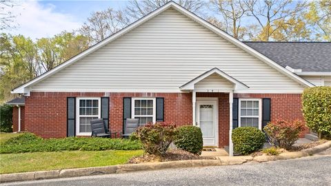 Photo of 543 HOMEWOOD Drive, Auburn, AL 36830 (MLS # 179470)
