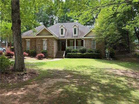 Photo of 511 WINTERBURN Avenue, Opelika, AL 36801 (MLS # 180415)