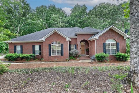 Photo of 1688 CRESCENT Boulevard, Auburn, AL 36830 (MLS # 180597)