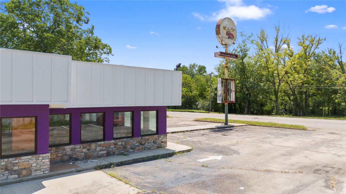 633 W CONECUH Avenue