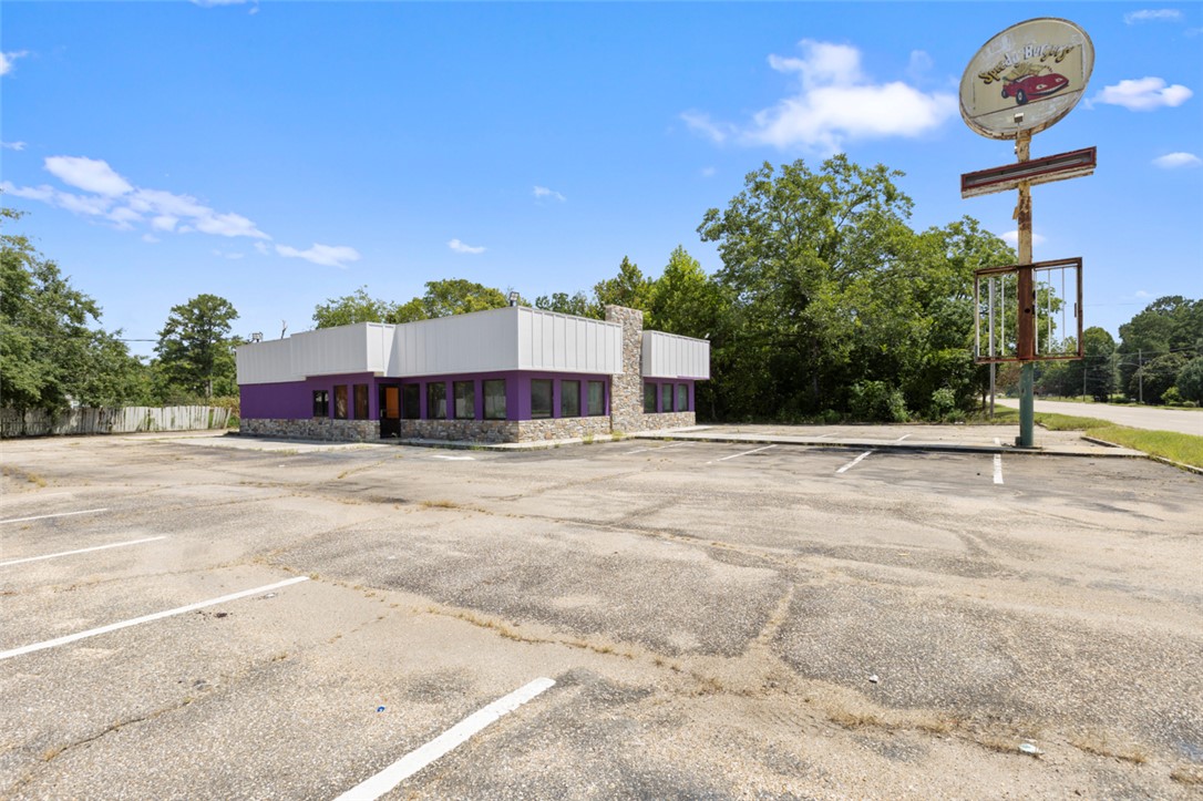 633 W CONECUH Avenue