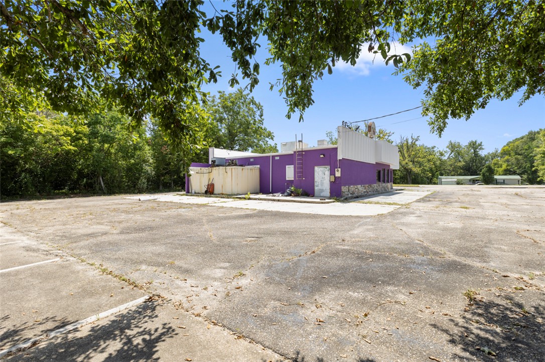 633 W CONECUH Avenue